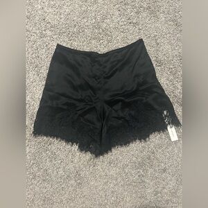 NWT Reformation Fern Shorts Size M